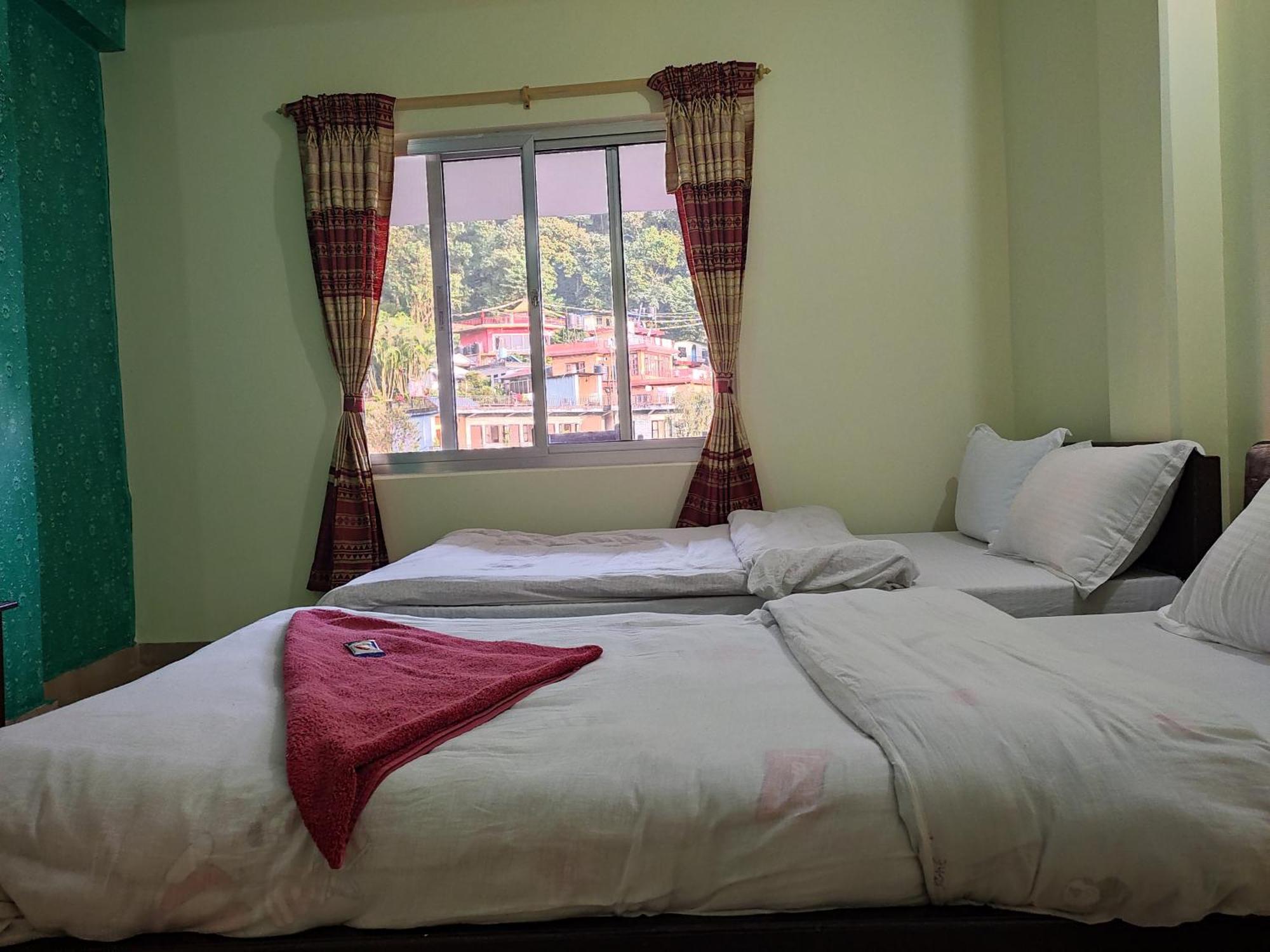 Hotel Green Hill View Pokhara Quarto foto